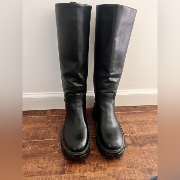 Black tall boots - Picture 2 of 3